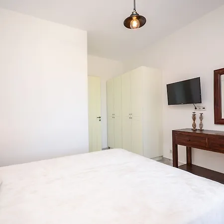 With 2 Bedrooms In Naxos, With Wonderful Sea View, Enclosed Gard *