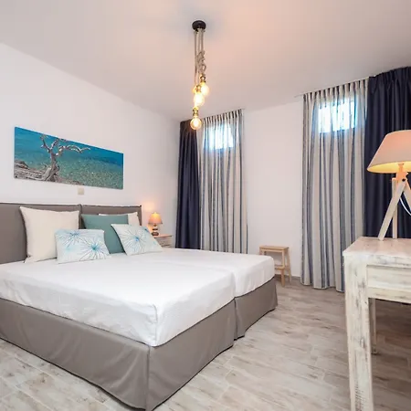 With 2 Bedrooms In Naxos, With Wonderful Sea View, Enclosed Gard * Agia Anna (Naxos)